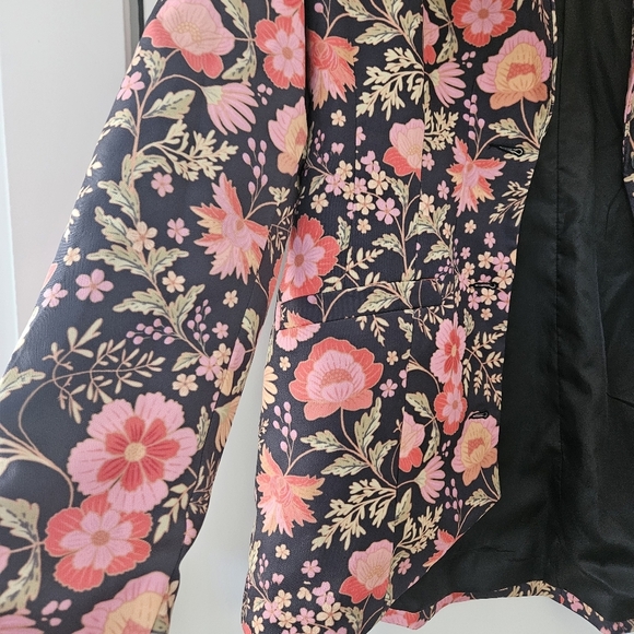 SHEIN Black and Pink Floral Blazer - Picture 3 of 4